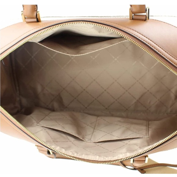 Michael Kors Extra Large Top Zip Duffle Bag Vanilla - Picture 4 of 4